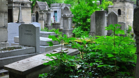 Imagen de una de las partes más antiguas del cementerio de Père Lachaise, del siglo XIX.- EFE