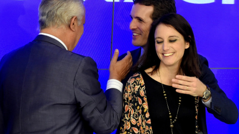 El vicesecretario general del PP, Javier Arenas, conversa con el vicesecretario de Comunicación, Pablo Casado, y la vicesecretaria de Estudios y Programas, Andrea Levy, durante la reunión del Comité Ejecutivo Nacional del PP. EFE/Fernando V