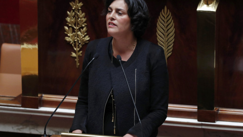 La ministra de Trabajo francesa, Myriam El Khomri, ofreciendo su discurso de apertura en el debate de la reforma laboral en la Asamblea Nacional en París, Francia. REUTERS/Philippe Wojazer