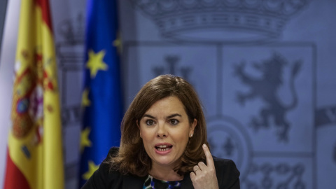 La vicepresidenta del Gobierno español, Soraya Sáenz de Santamaría, durante la rueda de prensa posterior a la reunión del Consejo de Ministros. EFE/Emilio Naranjo