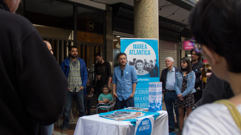 Vermú popular organizado por la Marea Atlántica en A Coruña. / SANDRA G. REY