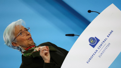 La presidenta del BCE, Christine Lagarde, en la rueda de prensa posterior a la reunión mensual del Consejo de Gobierno de la entidad, en Fráncfort. REUTERS/Kai Pfaffenbach