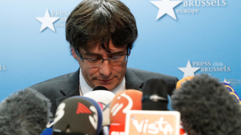 El expresident catalán Carles Puigdemont durante su comparecencia ante los periodistas en el Press Club Brussels Europe, en la capital belga, el pasado 31 de octubre. REUTERS/Yves Herman