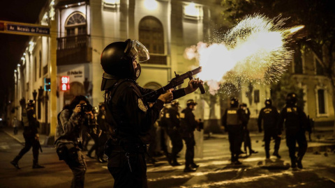 Policías peruanos