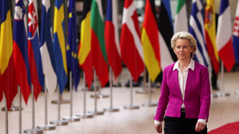 La presidenta de la Comisión Europea, Ursula von der Leyen, a su llegada a la pasada cumbre de la UE en Bruselas, en la que se acordaron nuevas sanciones contra Rusia. REUTERS/Johanna Geron