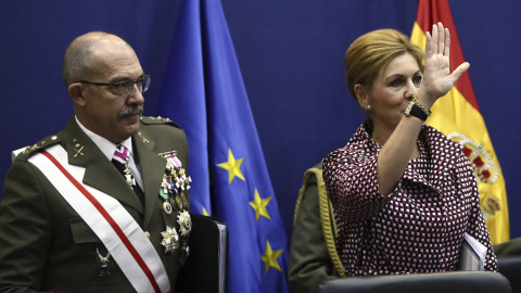 La ministra de Defensa, María Dolores de Cospedal, junto al Jefe del Estado Mayor de la Defensa (Jemad), el general Fernando Alejandre Martínez. EFE