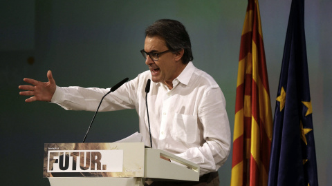 El presidente de la Generalitat, Artur Mas, durante su intervención en un acto donde ha esbozado algunos de sus próximos pasos de cara a las elecciones del 27-S en una conferencia con la que inicia la campaña de CDC "Benvinguts al futur" (B