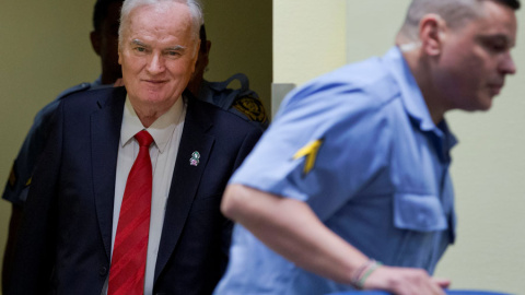 Mladic, en el tribunal que le juzgaba en La Haya este miércoles. REUTERS/Peter Dejong