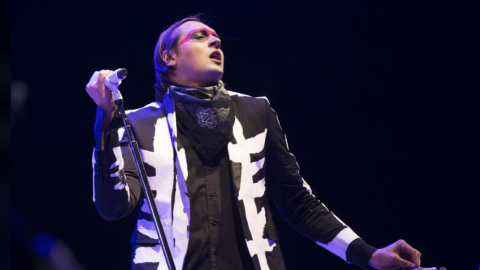 El vocalista principal Win Butler de Arcade Fire en la edición de 2014 del Festival de Música y Arte del Valle de Coachella/ REUTERS / Mario Anzuoni