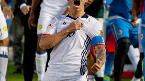 James Rodríguez celebra el segundo gol de la selección colombiana. EFE/Javier Rojas