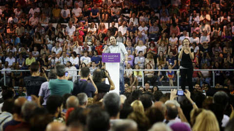 El secretario general de Podemos, Pablo Iglesias, durante su intervención en el acto electoral en Alicante. EFE/Manuel Lorenzo