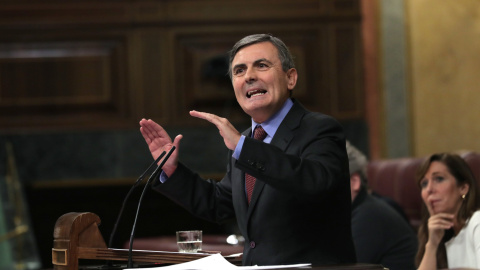 El diputado del PSOE Pedro Saura García, durante su intervención en el pleno del Congreso en el que se ha aprobado la reforma del Concierto Económico con el País Vasco y el nuevo cupo.EFE/Zipi