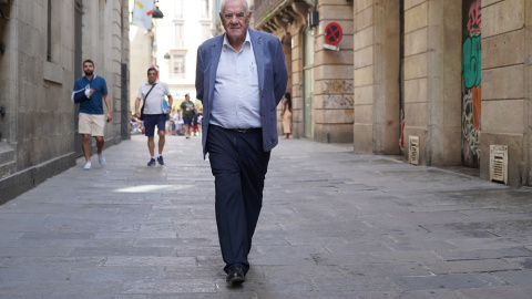 08/06/2022. Maragall  paseando por Ciutat Vella de camino al Ayuntamiento en Barcelona.