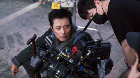 El actor Lee Byung-hum y el director Um Tae-hwa, en el rodaje de la película.