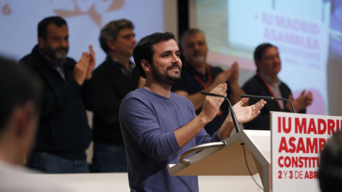 El líder de Izquierda Unida, Alberto Garzón, durante su intervención en la asamblea constituyente de la formación en Madrid. EFE/Ballesteros