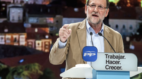 El presidente del Gobierno, Mariano Rajoy, durante su intervención en un acto de campaña electoral en Burgos. EFE/Santi Otero