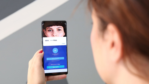 BBVA incorpora la tecnología de escáner de iris de Samsung