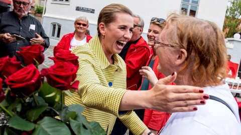 La líder socialdemócrata Mette Frederiksen, antes de acudir a votar. - EFE