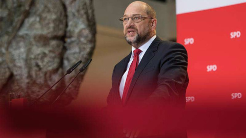 El líder del Partido Socialdemócrata alemán (SPD), Martin Schulz, pronuncia un comunicado en la sede de la formación en Berlín. | EFE