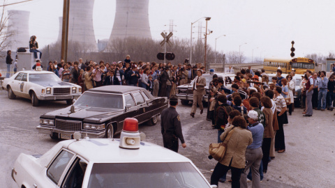 El presidente Jimmy Carter abandonando las instalaciones de Three Mile Island el 1 de abril de 1979. WIKIPEDIA.