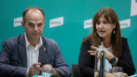 7/06/2022-La líder de Junts y presidenta del Parlament, Laura Borràs, y el nuevo secretario general de Junts, Jordi Turull, en una rueda de prensa tras la primera reunión de la nueva ejecutiva de Junts, a 7 de junio de 2022, en Barcelona, C