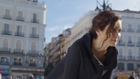 "Es todo una trampa para que nos riamos de ella y no hablemos de sus políticas": el nuevo spot electoral de Ayuso arrasa entre los tuiteros