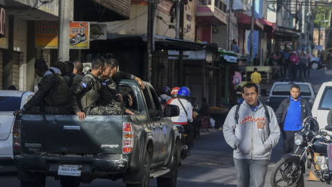 Una patrulla de la Policía Militar, en las calles de Tegucigalpa. AFP/Orlando Sierra