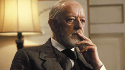 Alec Guinness, en 'Loco de amor'.