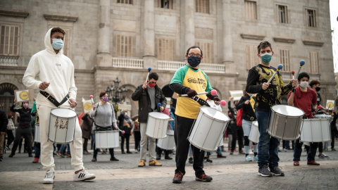 Imatge de la concentració a la plaça Sant Jaume per demanar la reobertura del lleure divers d'aquest dissabte.