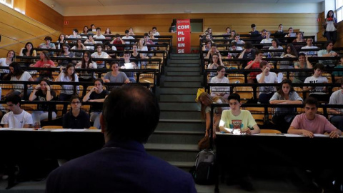 Aula en la facultad de Odontología de la Universidad Complutense de Madrid durante la Evaluación para el Acceso a la Universidad (EvAU). - EFE