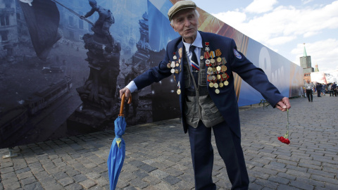 Un veterano participa en los actos de conmemoriación del 71 aniversario de la victoria del Ejército soviético sobre los nazis. REUTERS/Sergei Karpukhin