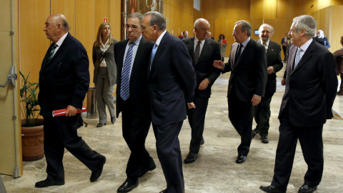 Los presidentes de Técnicas Reunidas, José Lladó, Telefónica, César Alierta, Caixabank, Isidre Fainé, ACS, Florentino Pérez, y BBVA, Francisco González, juntos en un acto en el Ministerio de Economía. EFE