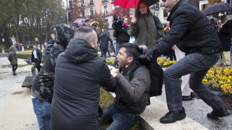 El activista Lagarder, golpeado por varios fascistas durante el 20-N del año pasado