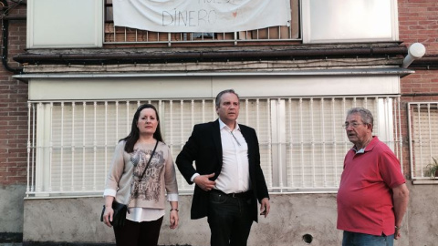 El candidato del PSOE a la Alcaldía de Madrid, Antonio Miguel Carmona, en su visita a la colonia de San Agustín. E.P.