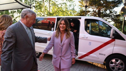 La candidata de Podemos-IU-Alianza Verde lleva en taxi a los estudios de Telemadrid, a 16 de mayo de 2023.