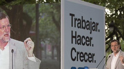 Rajoy, durante el mitin en Sevilla. EFE/José Manuel Vidal