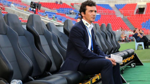 Amor, sentado en el banquillo del estadio del Adelaida.