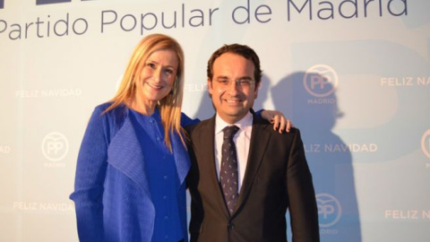 Daniel Ortiz con Cristina Cifuentes, en la Copa de Navidad del PP de Madrid.