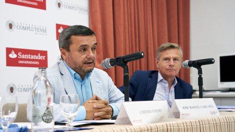 09/07/2019 - Chema Crespo, director general de 'Público', junto a José Manuel Carcasés, director del curso 'Lo prohibido y permitido en la cultura y la comunicación' de los Cursos de Verano de El Escorial de la Universidad Complutense. / NA