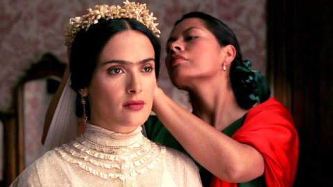 La actriz Salma Hayek interpretando a la mexicana Frida Kahlo en 'Frida'.