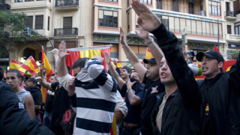 Neonazis en una manifestación por las calles de Valencia.