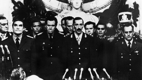 Ceremonia de investidura de Videla el 24 de marzo de 1976. EFE