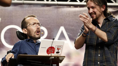 Echenique e Iglesias, durante el acto en Zaragoza. EFE/JAVIER BELVER