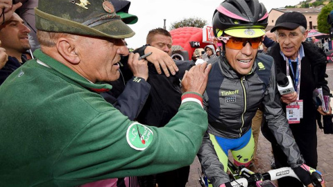 Contador se prepara para competir en la decimotercera etapa del Giro. /EFE