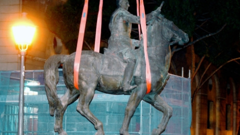 Estatua de Franco en Nuevos Ministerio, Madrid.