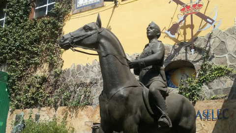 Escultura del dictador que luce actualmente en el patio de la Fundación Gaselec.