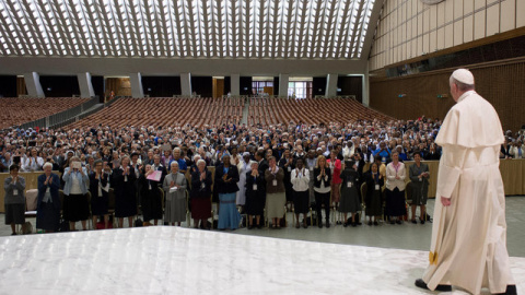 El Papa Francisco durante el encuentro con la Unión Internacional de las Superiores Generales, en el Vaticano./ REUTERS