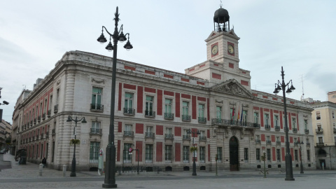 Edificio de la Real Casa de Correos, en la Puerta del Sol, donde actualmente se instala la sede del Gobierno de la Comunidad de Madrid y durante el franquismo la Dirección General de Seguridad.- Archivo:Real Casa de Correos