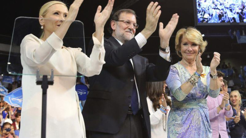 Rajoy, Cifuentes y Aguirre, en el cierre de campaña del PP en Madrid. / EFE