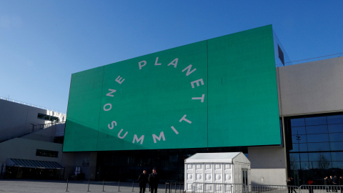 El logo de la cumbre One Planet, en la entrada del Centro Seine Musicale, cerca de París. REUTERS/Gonzalo Fuentes